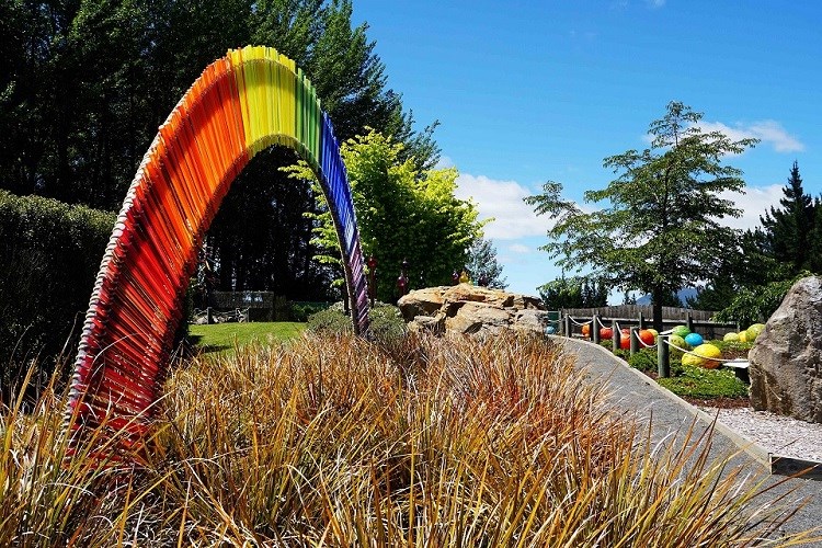 Lava Glass Sculpture Garden Rainbow (1)
