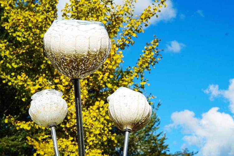 Lava Glass Sculpture Garden Glass Flowers White (1)